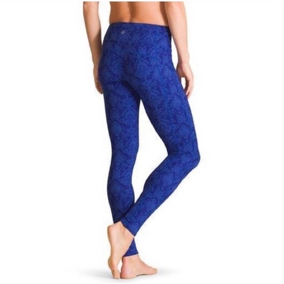 Athleta Pants - 💙 Athleta Blue Damask Leggings 🔷